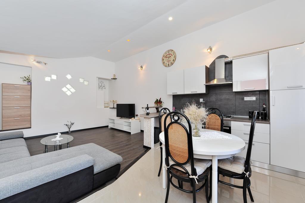 Apartment Borgo ซาดาร์ ภายนอก รูปภาพ